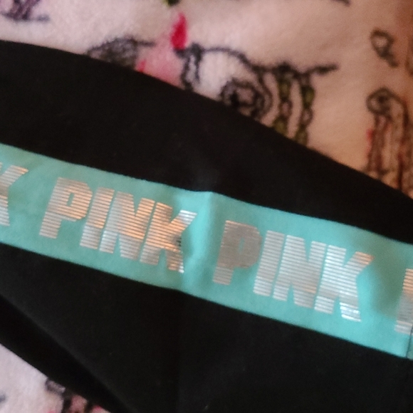 **NWOT** PINK OUTFIT - OFF THE SHOULDER SWEATSHIRT AND CROPPED LEGGINGS - SIZE M - Picture 5 of 6